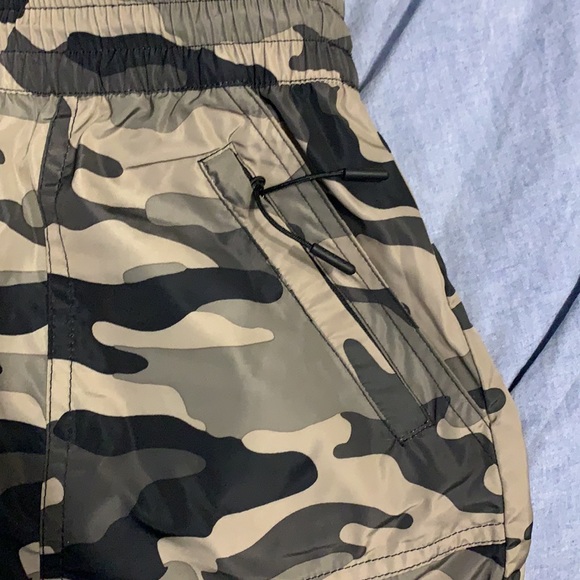 Zara windbreaker shorts - Picture 3 of 5